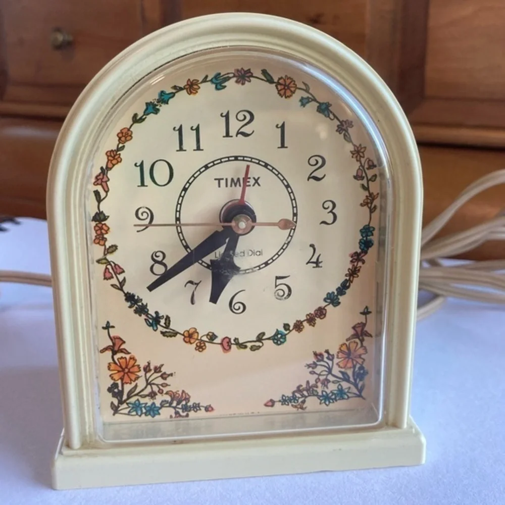 ⏰Clock⏰WORKS!⏰TIMEX COTTAGECORE VNTG ALARM CLOCK FLOWERS doesn’t light up